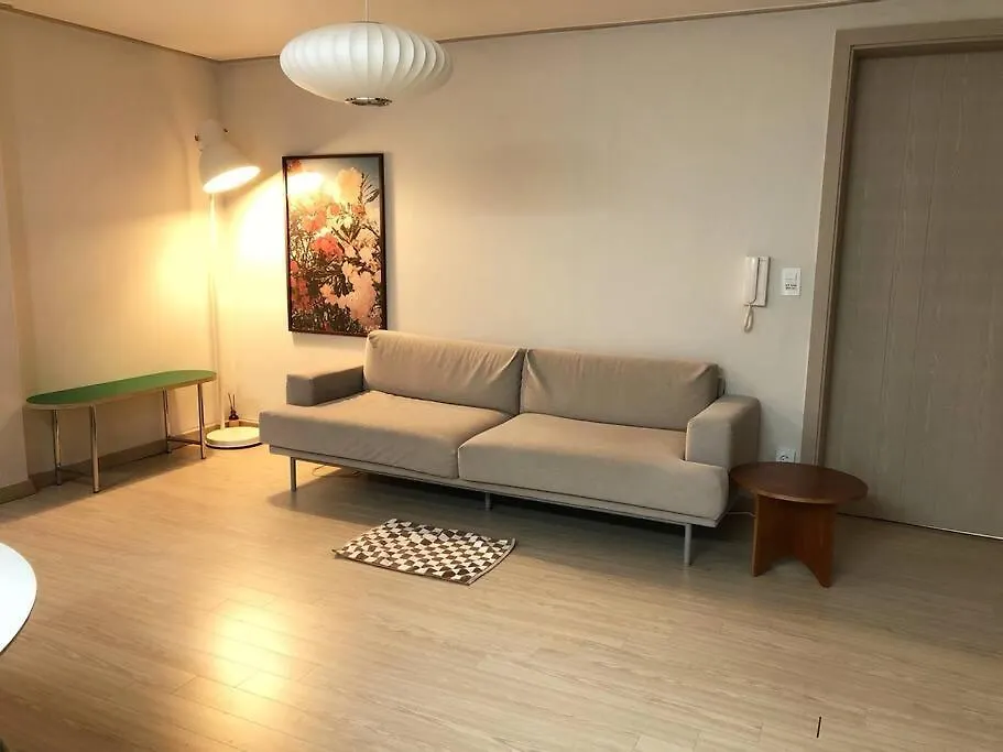 Hongdae Cozy&Lovely House 2Rooms Сеул