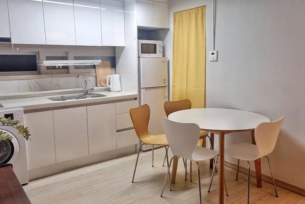 Hongdae Cozy&Lovely House 2Rooms Сеул Апартаменты