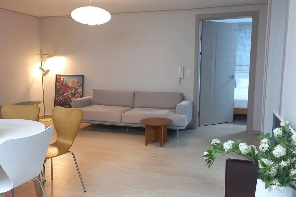 Hongdae Cozy&Lovely House 2Rooms Сеул